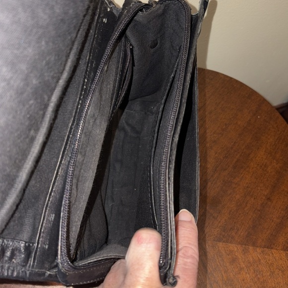 Kenneth Cole   Crossbody bag woven front leather Black /Silvertone back zip pock - Picture 11 of 17